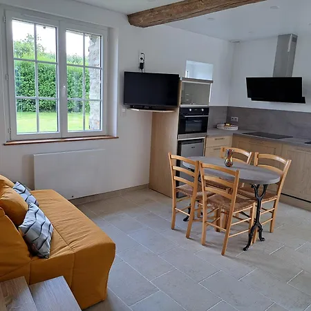 De La Gouvrie Apartment *
